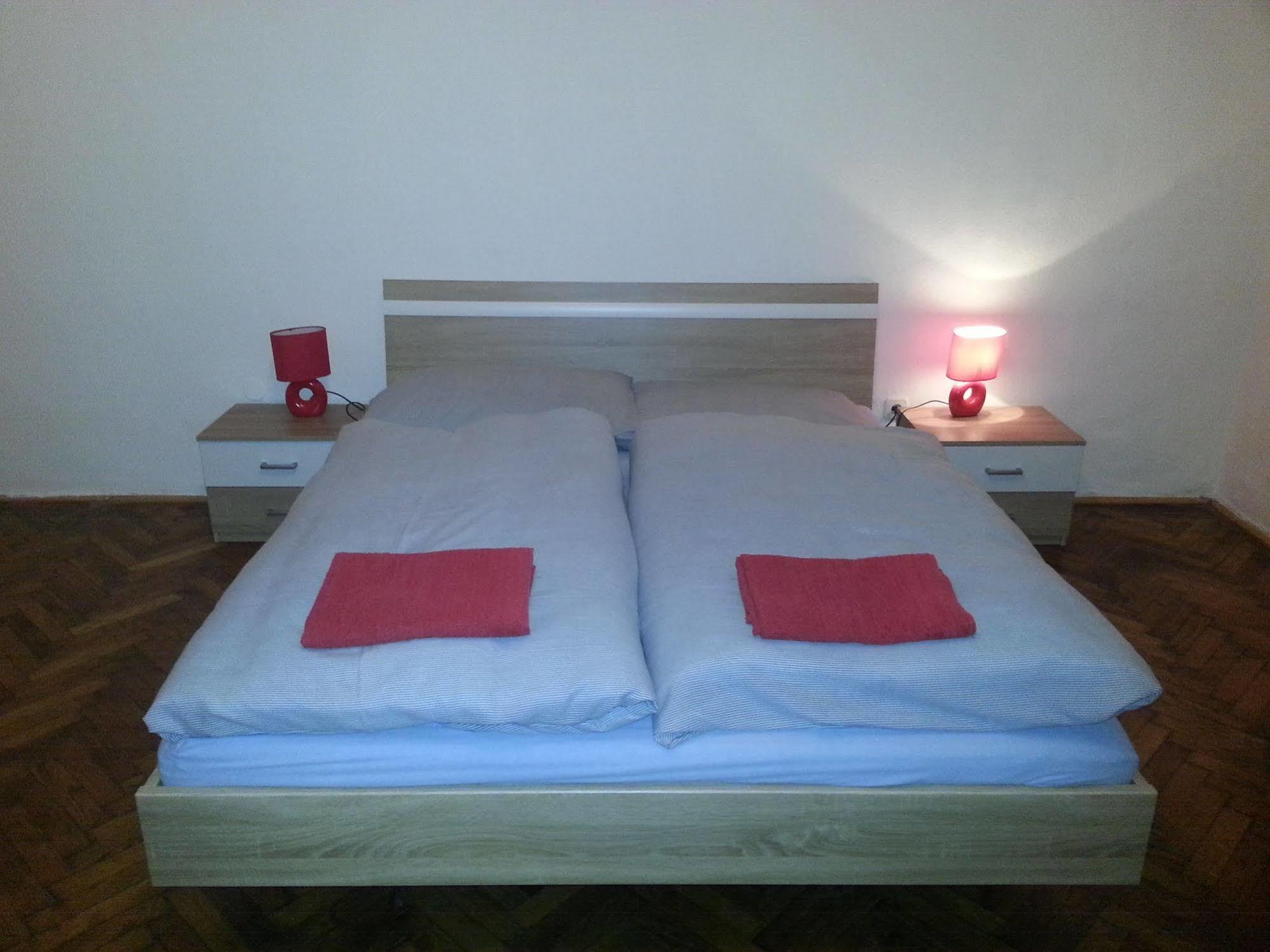 בודפשט Caterina Private Rooms And Apartments מראה חיצוני תמונה